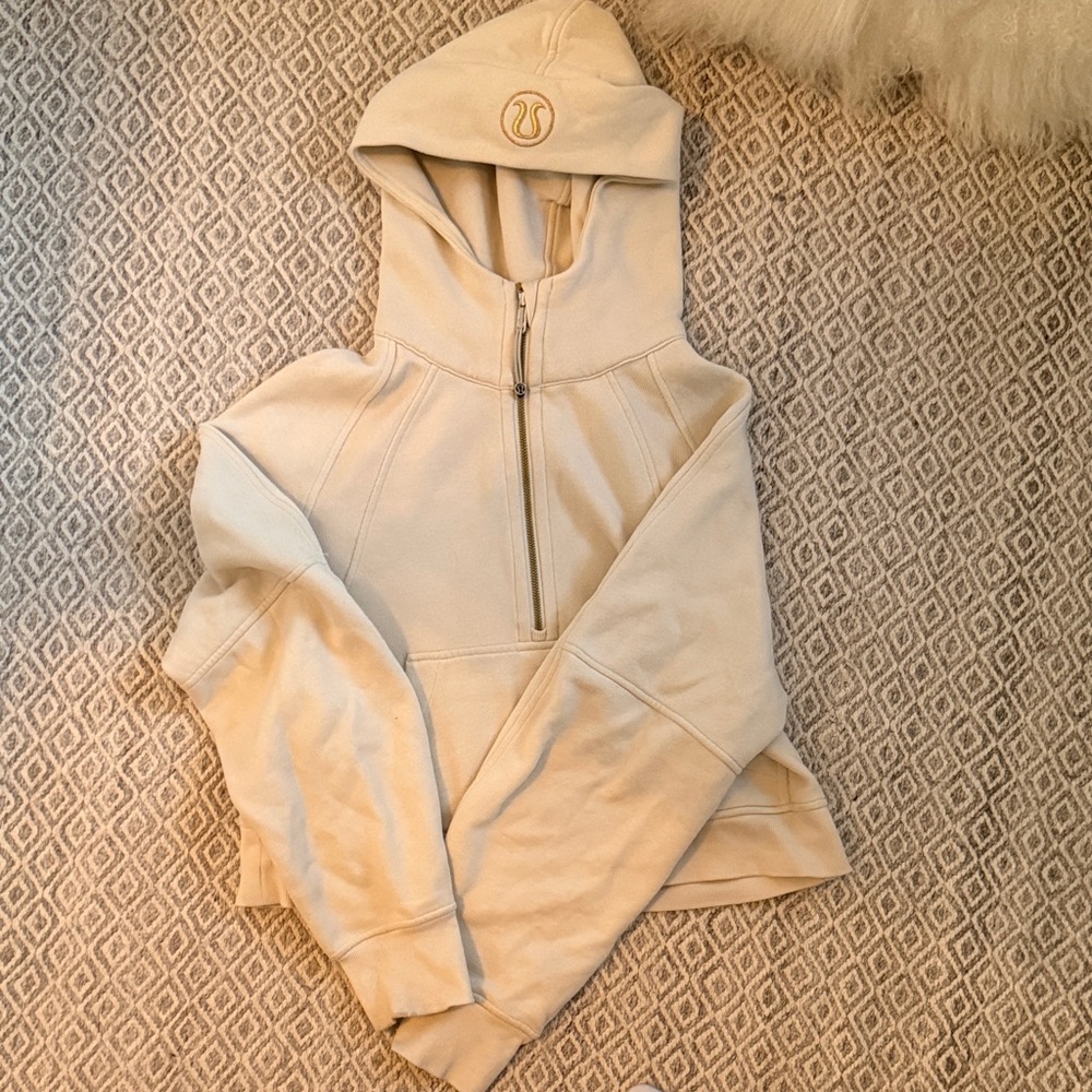 Lululemon cream hoodie with gold zipper size Xs/S